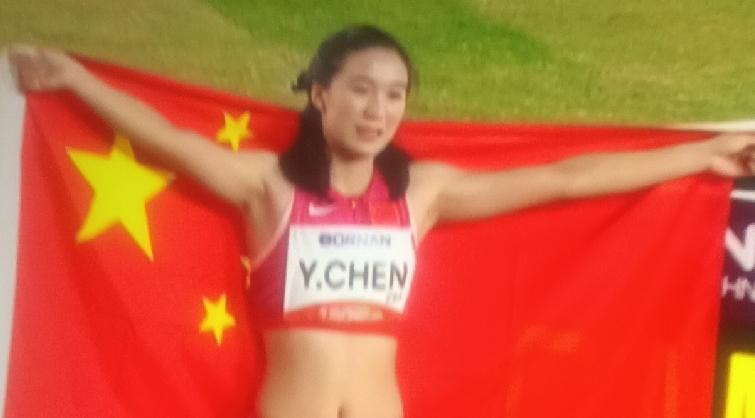 首登亚运赛场便摘金！17岁“小孩姐”陈妤颉，未来可期！
         北京时