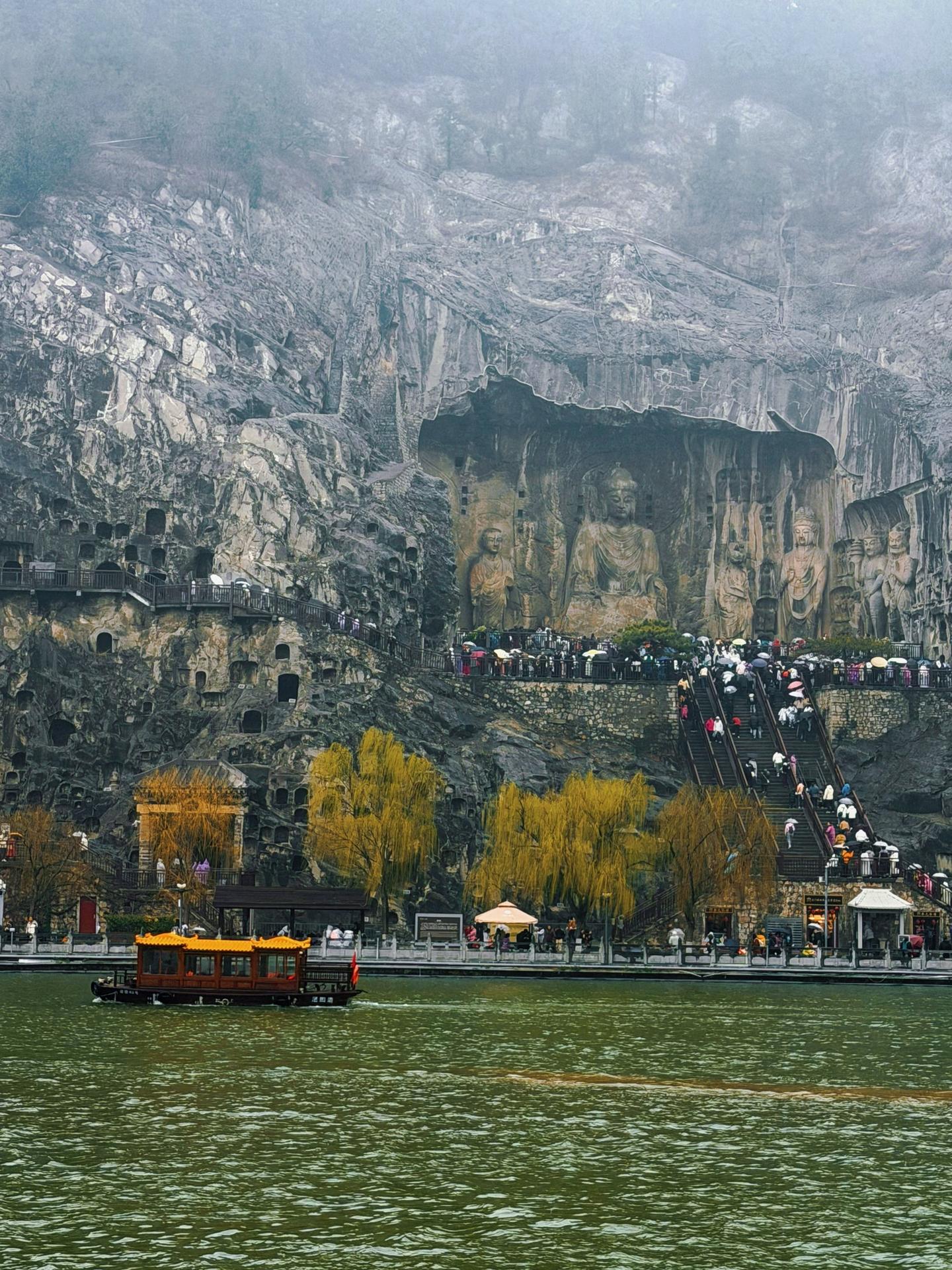 📍 𝑳𝒖𝒐𝒚𝒂𝒏𝒈洛阳·龙门石窟 ｜📷“见山，见佛...