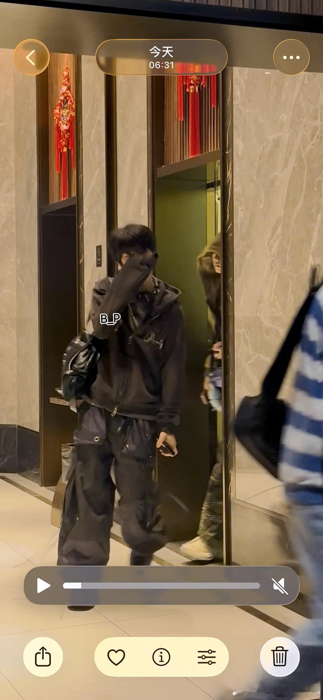 tg张函瑞早上6点半就上班了 