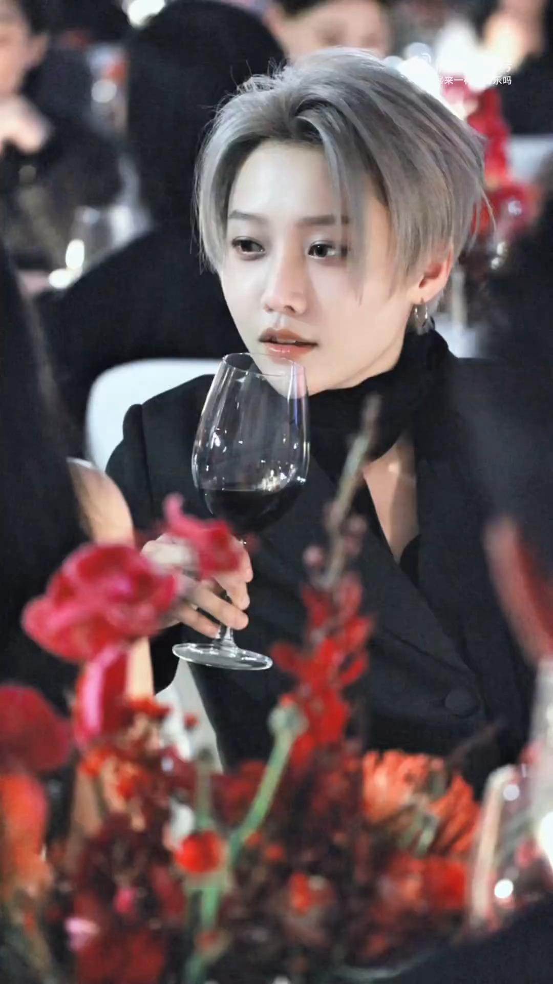 非粉也爱刘雨昕这张脸[泪奔] ​​​