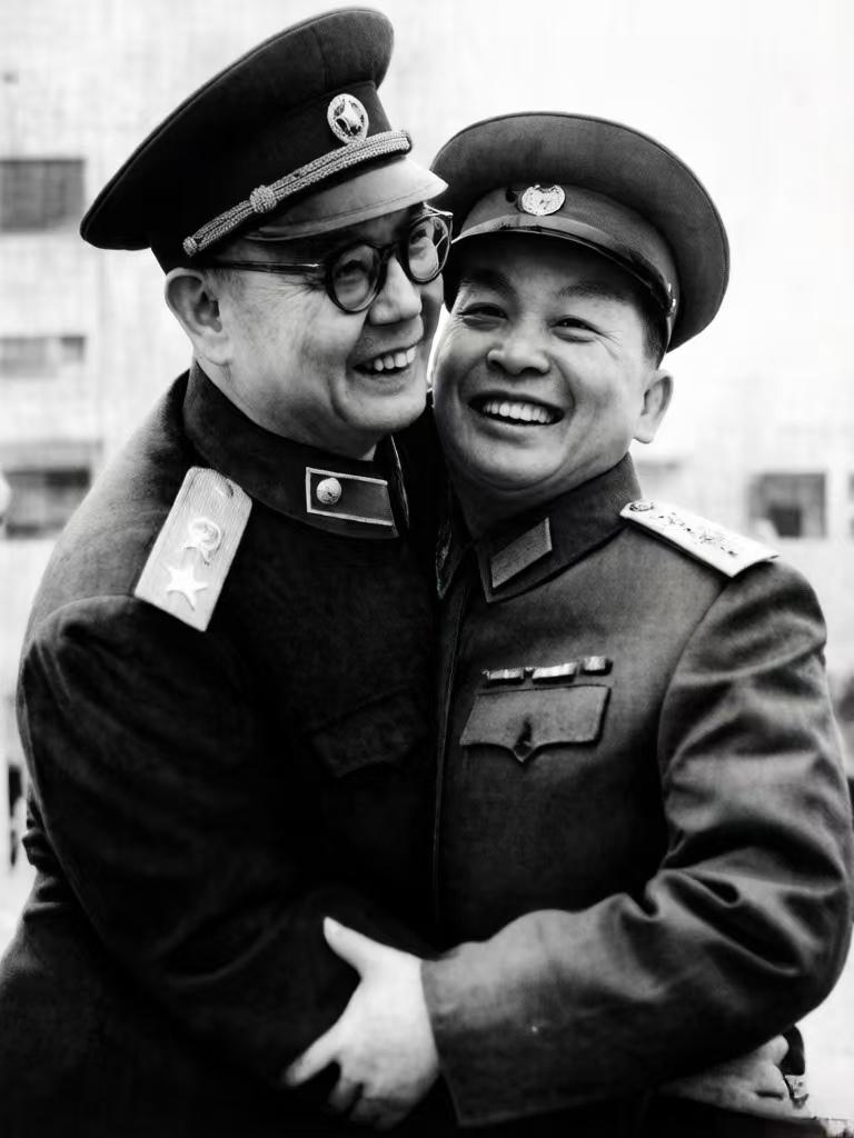 应越南民主共和国副总理国防部长武元甲大将邀请，中华人民共和国军事友好代表团，在团