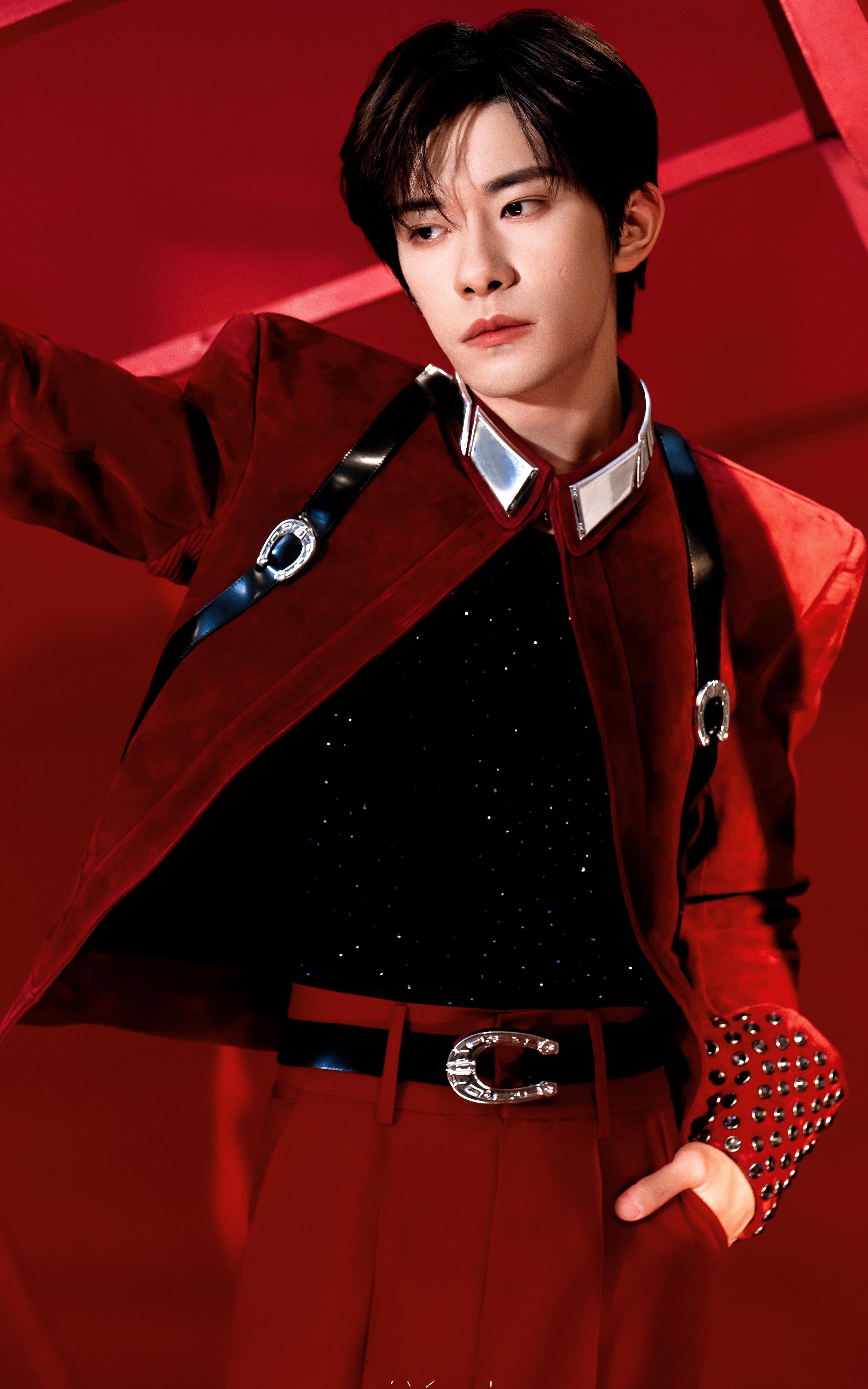 包的，帅成这样了这就是影帝的唱跳实力易烊千玺压得住场