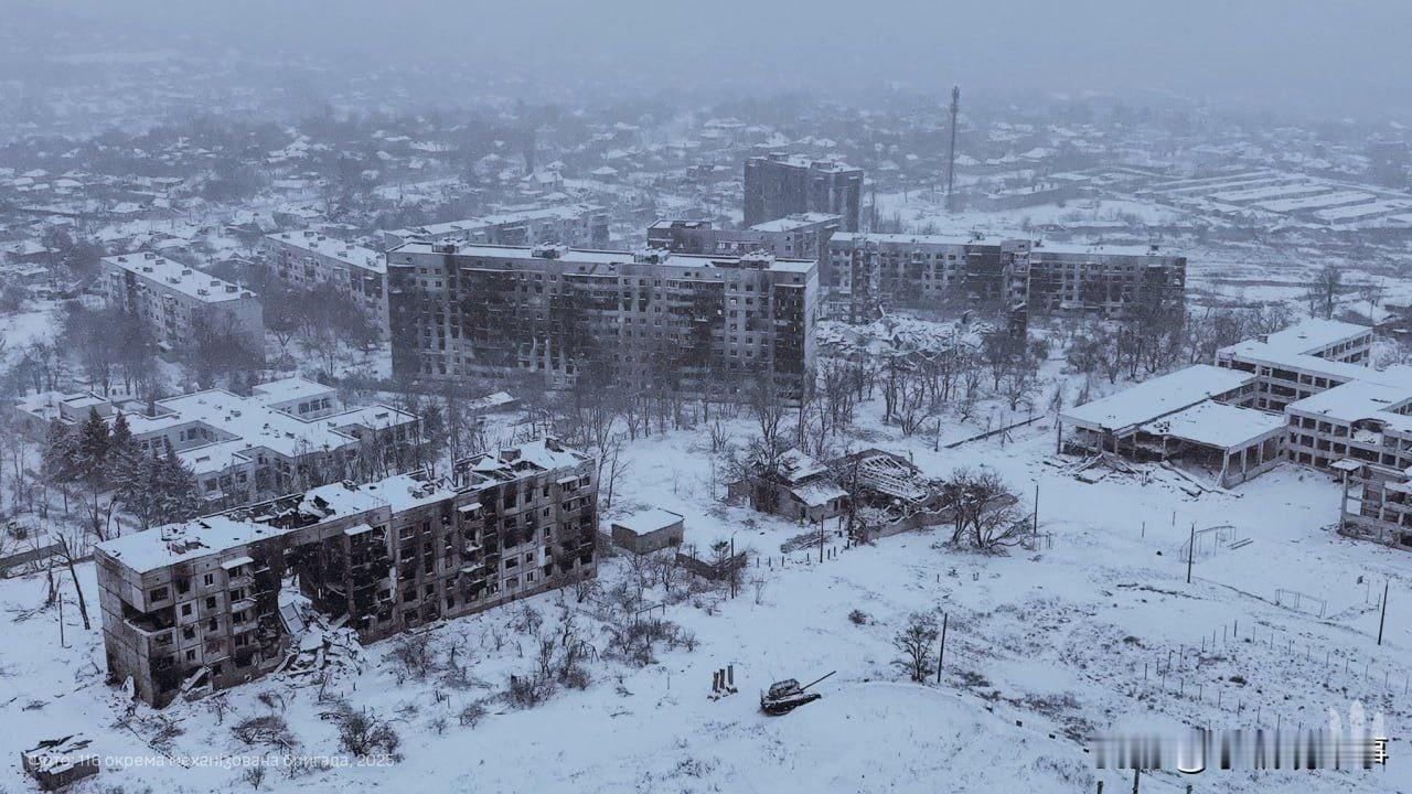 乌军无人机镜头下的哈尔科夫州城市库皮扬斯克。