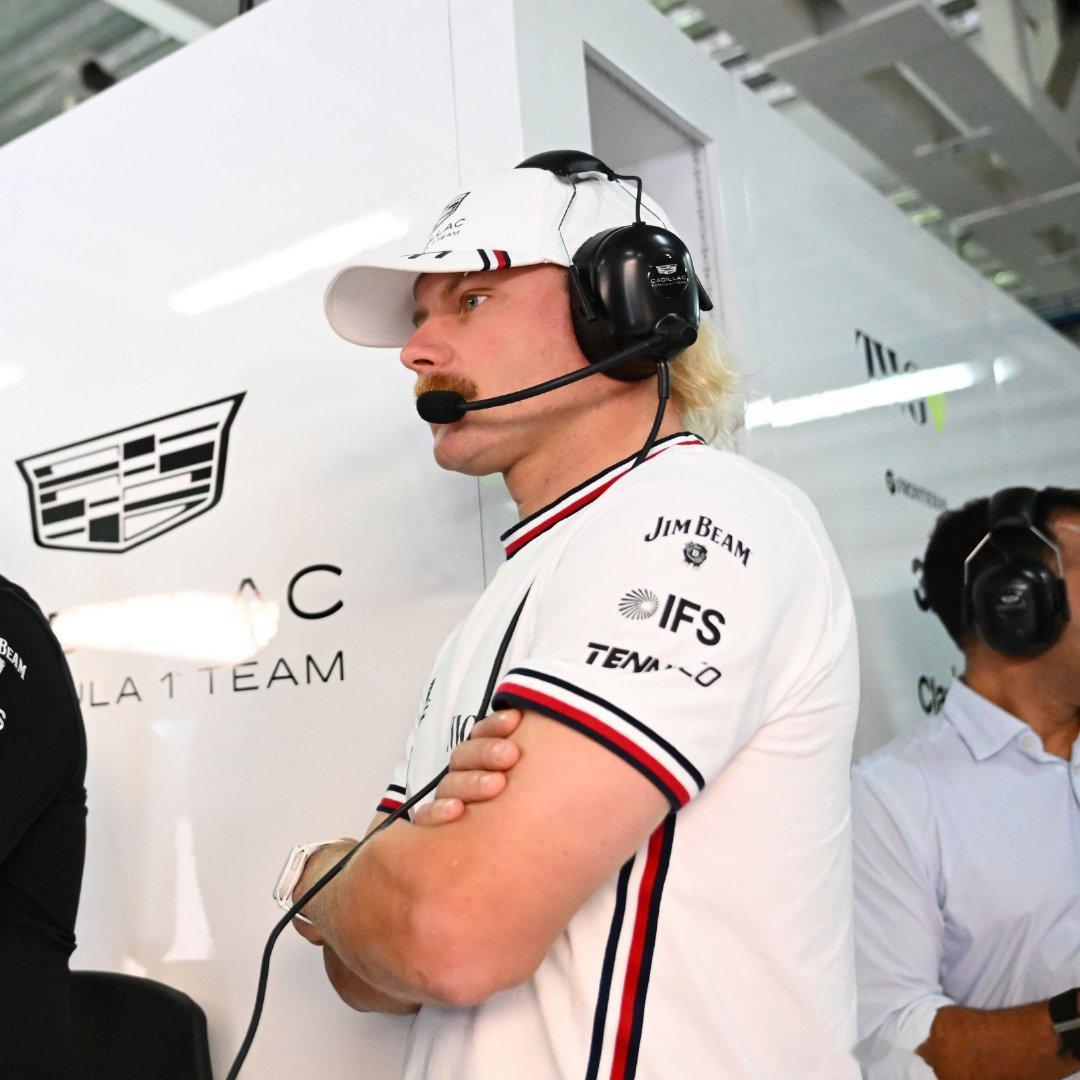 在车库紧盯赛道动态…👀F1[超话]2026F1墨西哥城大奖赛 ​ cr：F1世