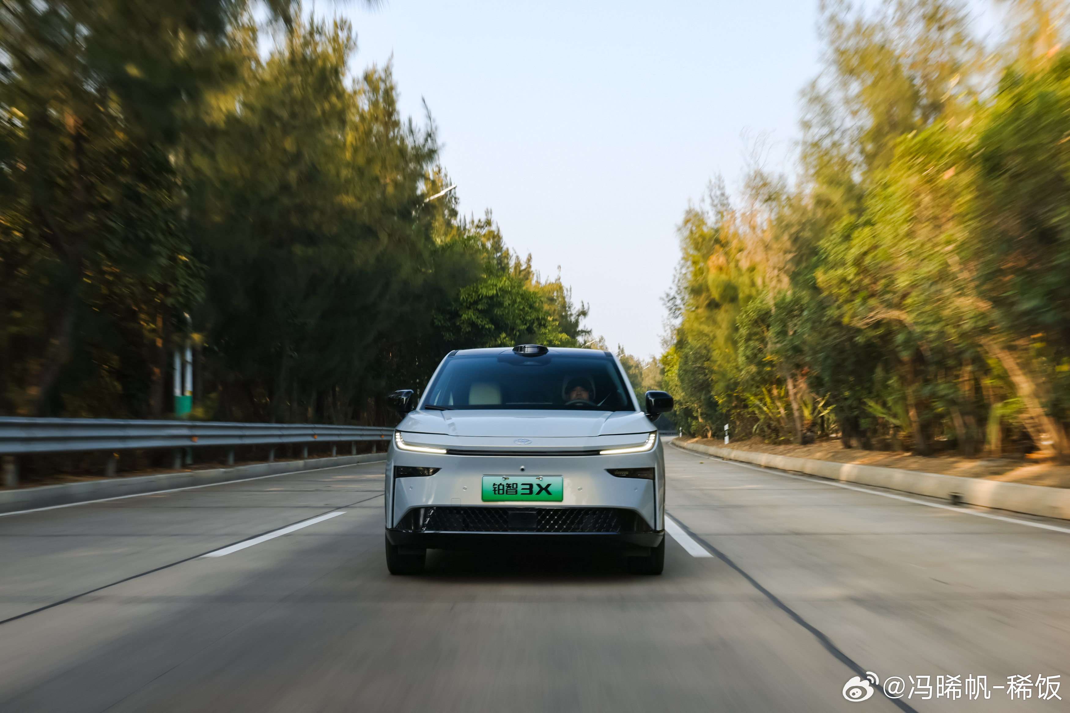 上市一周年累计交付破8万台，连续5个月蝉联合资新能源销冠。在限时9.98万元起的