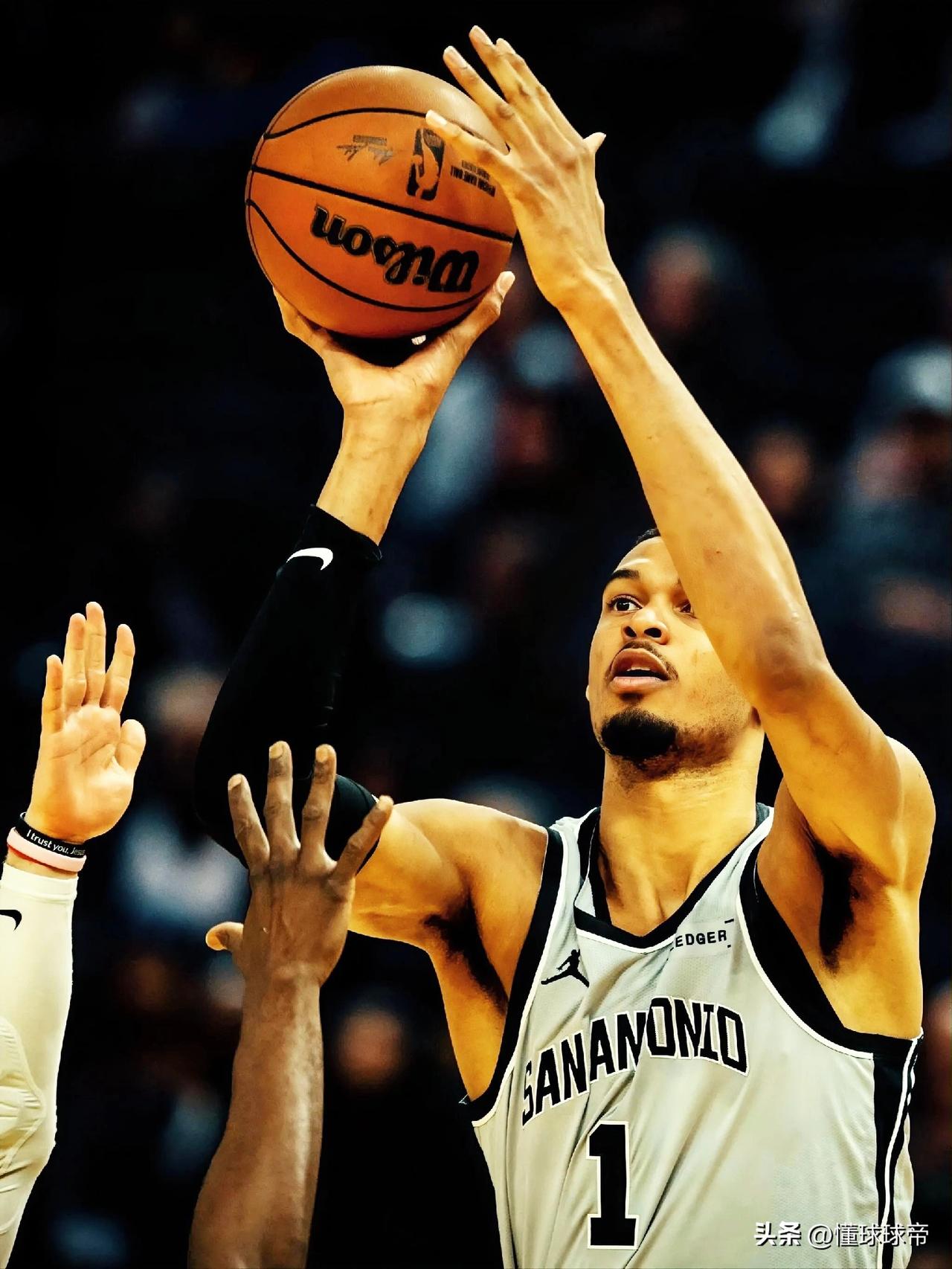 胖头陀误入小儿国，文班亚马28分钟就爆砍41分18篮板打爆勇士！

在刚刚结束的