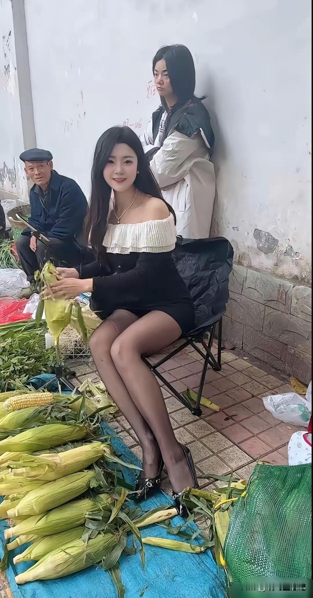 小姐姐人美心善，帮爷爷卖菜[赞]