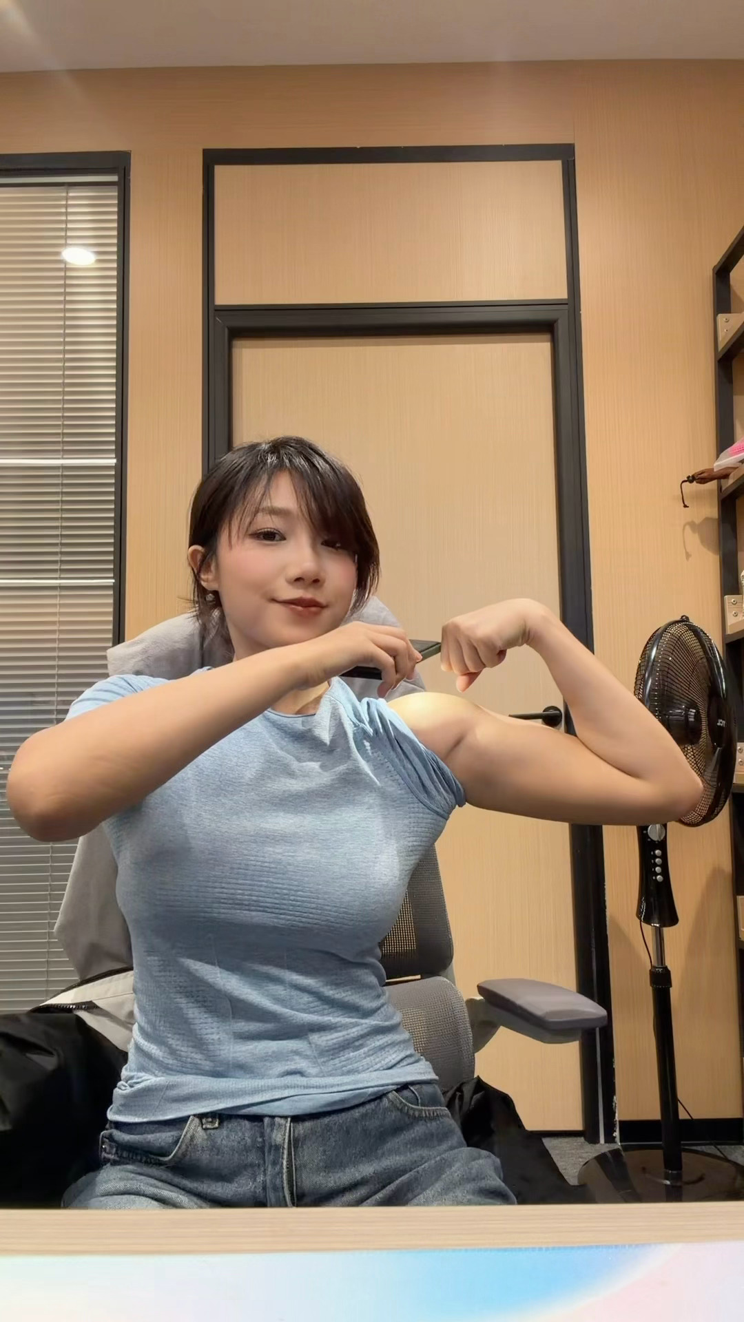 低血糖假性饥饿 假饿则是对特定食物（如甜食、炸鸡）的渴求，真饿是啥都能吃一口 