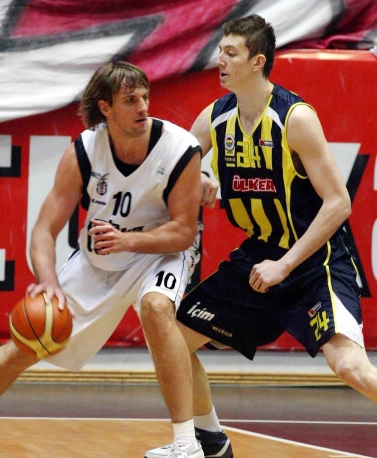 篮天下 土耳其篮球联赛历史回顾，艾弗森曾在2010-11赛季亮相比赛。Image