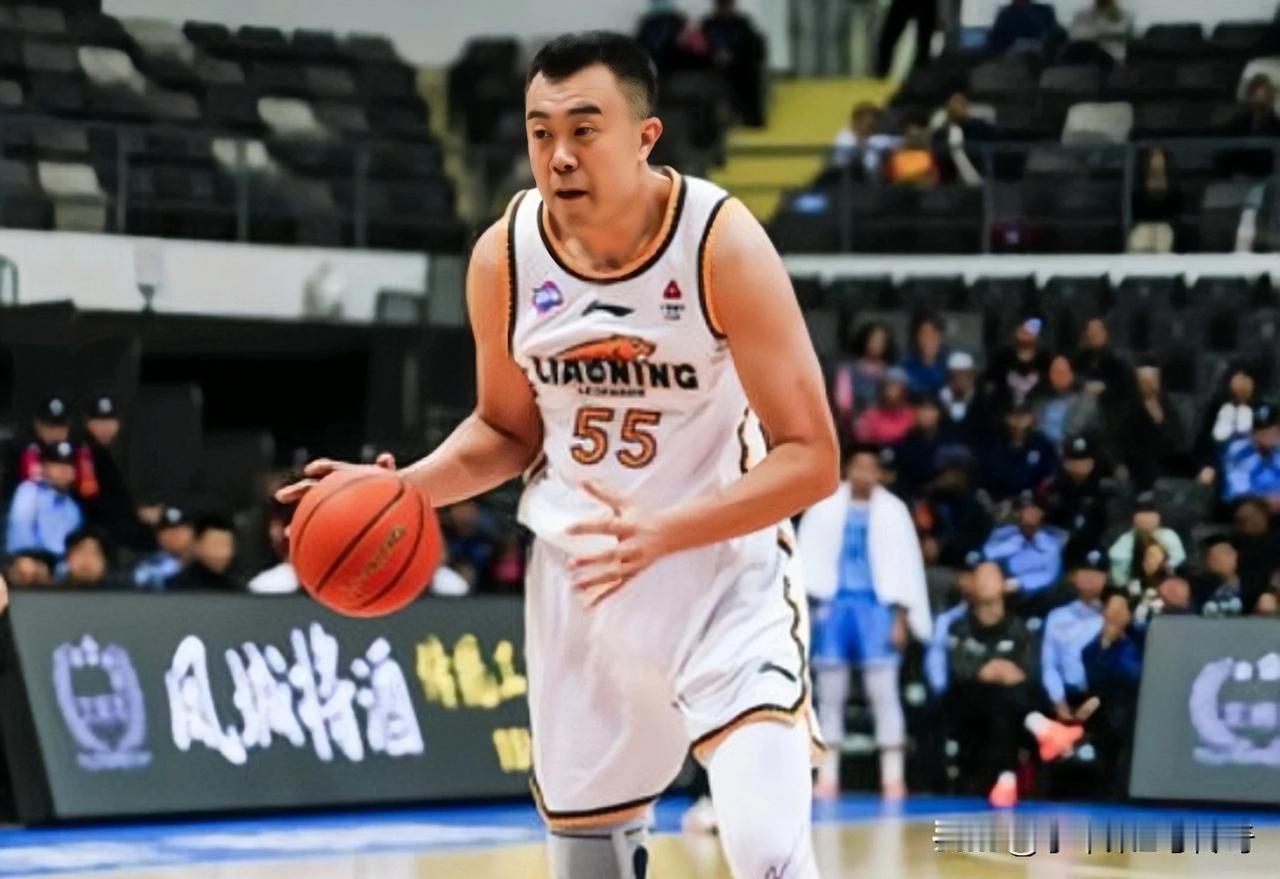 辽宁男篮赠送给辽宁球迷1000张热身赛的观赛票，据媒体人篮圈师弟透露，辽宁和上海