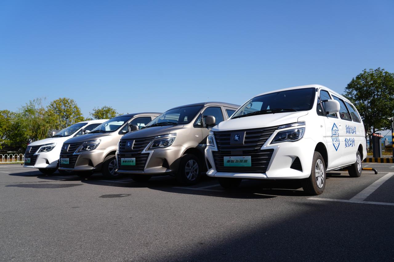 左手事业，右手家庭
大空间灵活切换，白天满载货物与订单，傍晚承载家人的笑声
低成