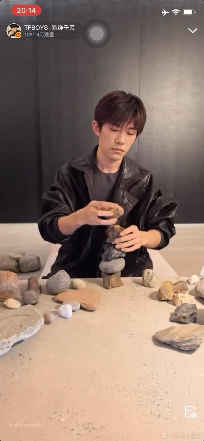 易烊千玺这期是我定制的ASMR  易烊千玺这期是我定制的ASMR，看着他直播的时