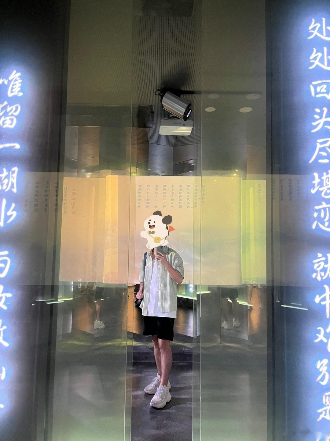 博物馆里拍这样一张无人背景的照片不知道要等多久[允悲] ​​​