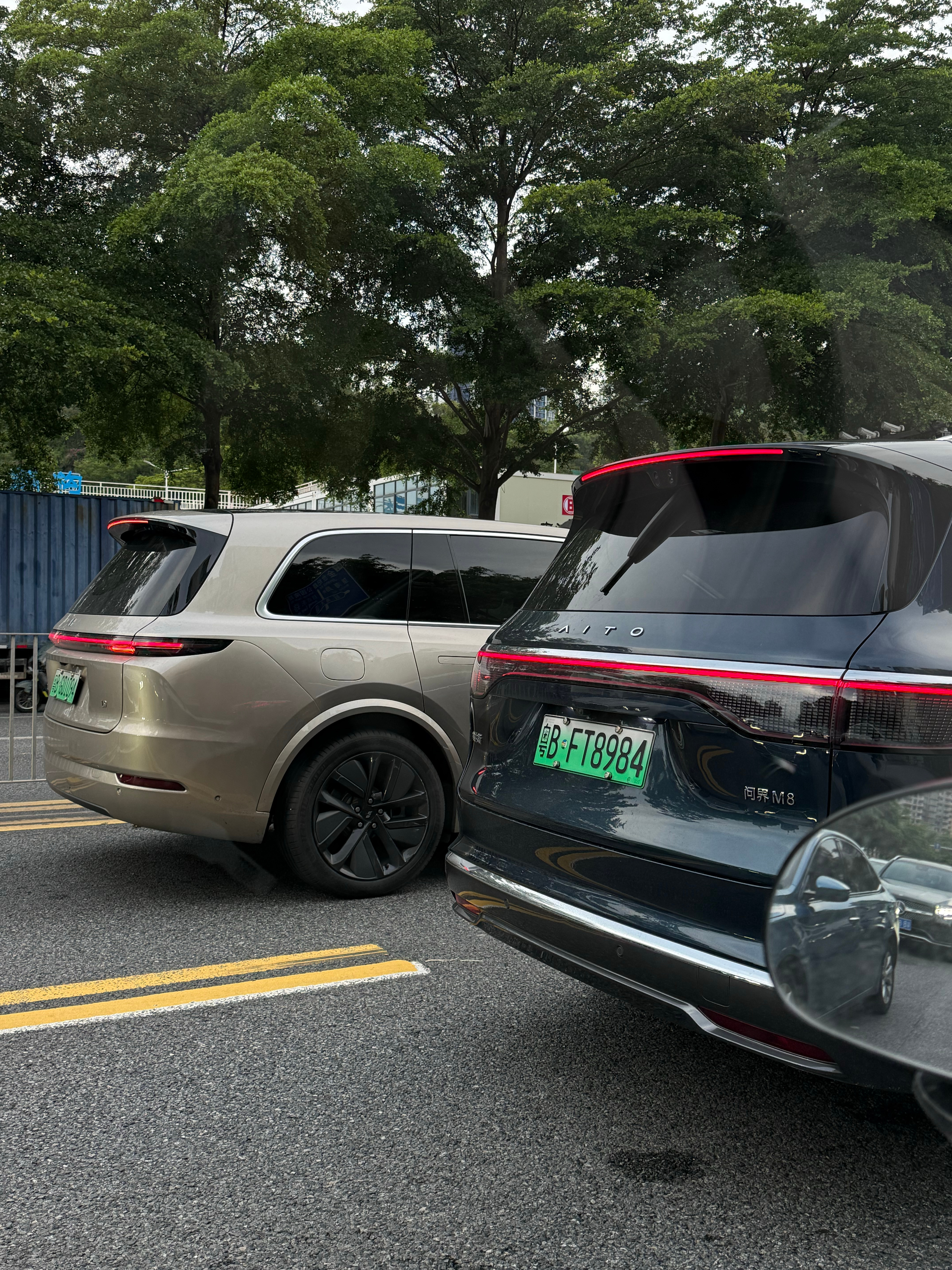 深圳的大哥们还是喜欢大车，理想l9 和问界m8 ，尺寸都不小 深圳