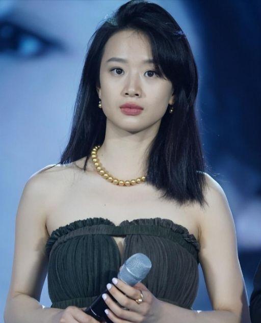 正在播出的古装电视剧《兰香如故》中，演员李梦出演目前的林家大奶奶，也就是男主角的