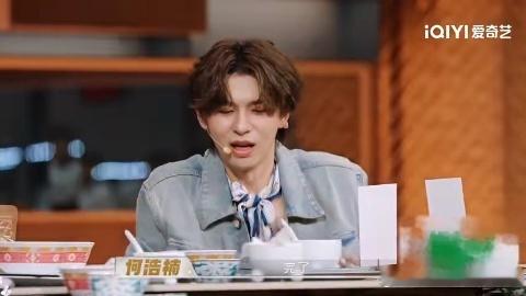 何浩楠这时候记得自己是小孩了何浩楠大人说话小孩不插嘴 面对一群优秀厨师需要决定去