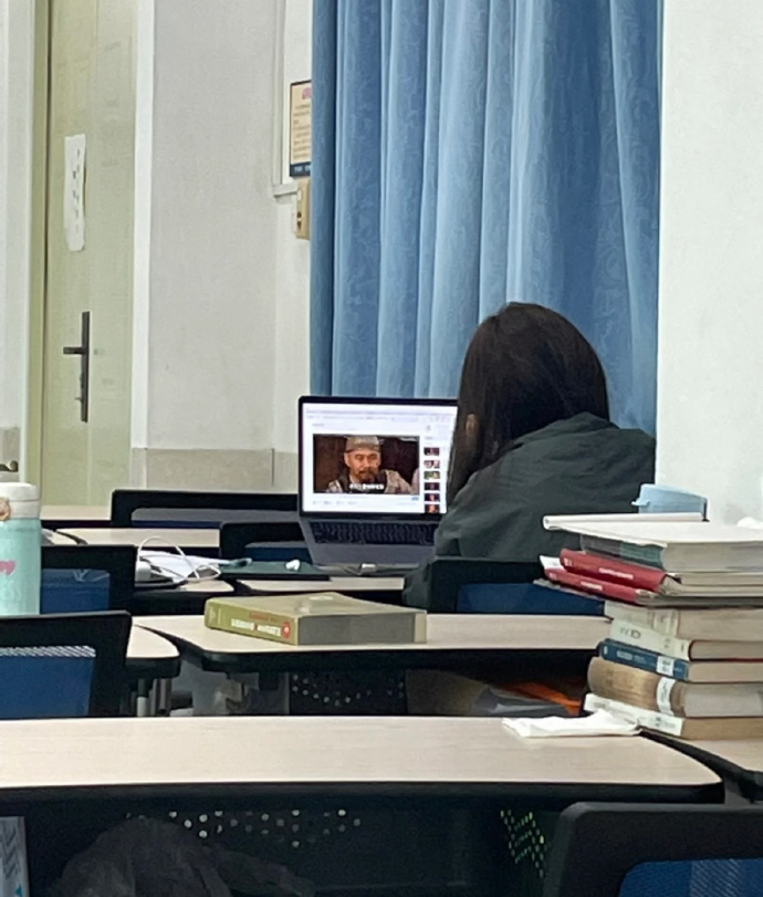 原来大家在图书馆都是学不进去的 