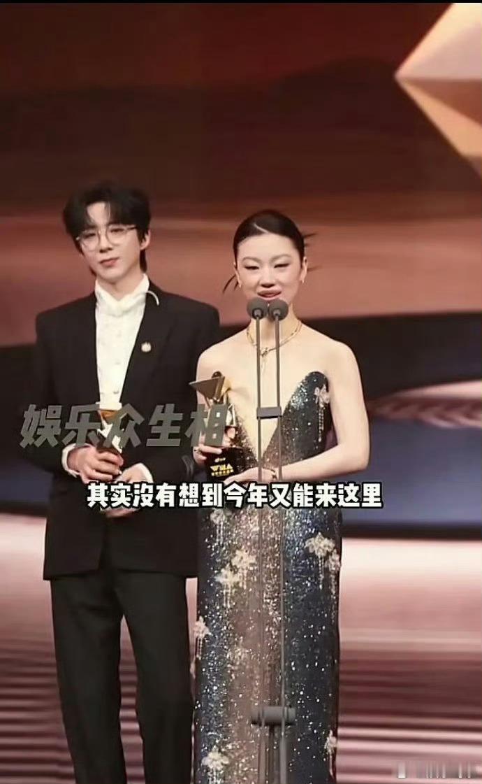 现在才发现，这姐妹硬件都成这样了，居然还那么火🔥，实在想不通啊…… 