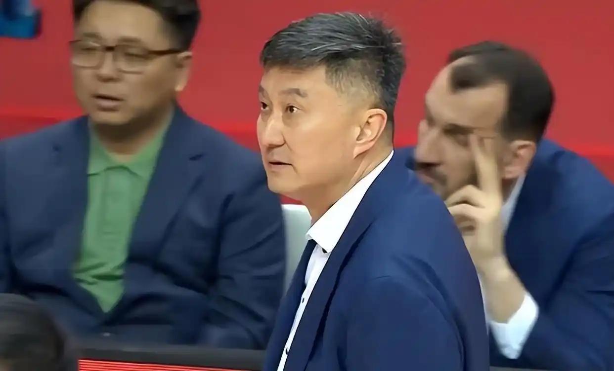 广东队要想找回昔日荣光，是换个主教练，还是来个强力大外援比较好？

看着广东队最