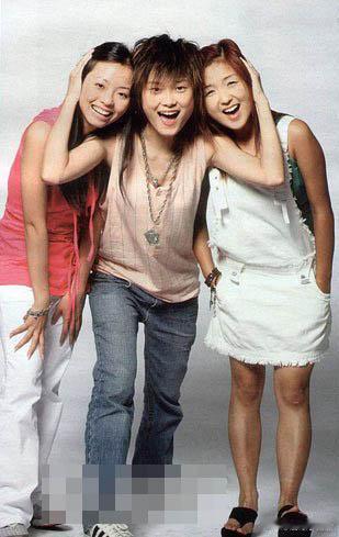 张靓颖越活越年轻，李宇春一如既往年轻中带点帅，岁月在她们脸庞流逝过，却不留下一点