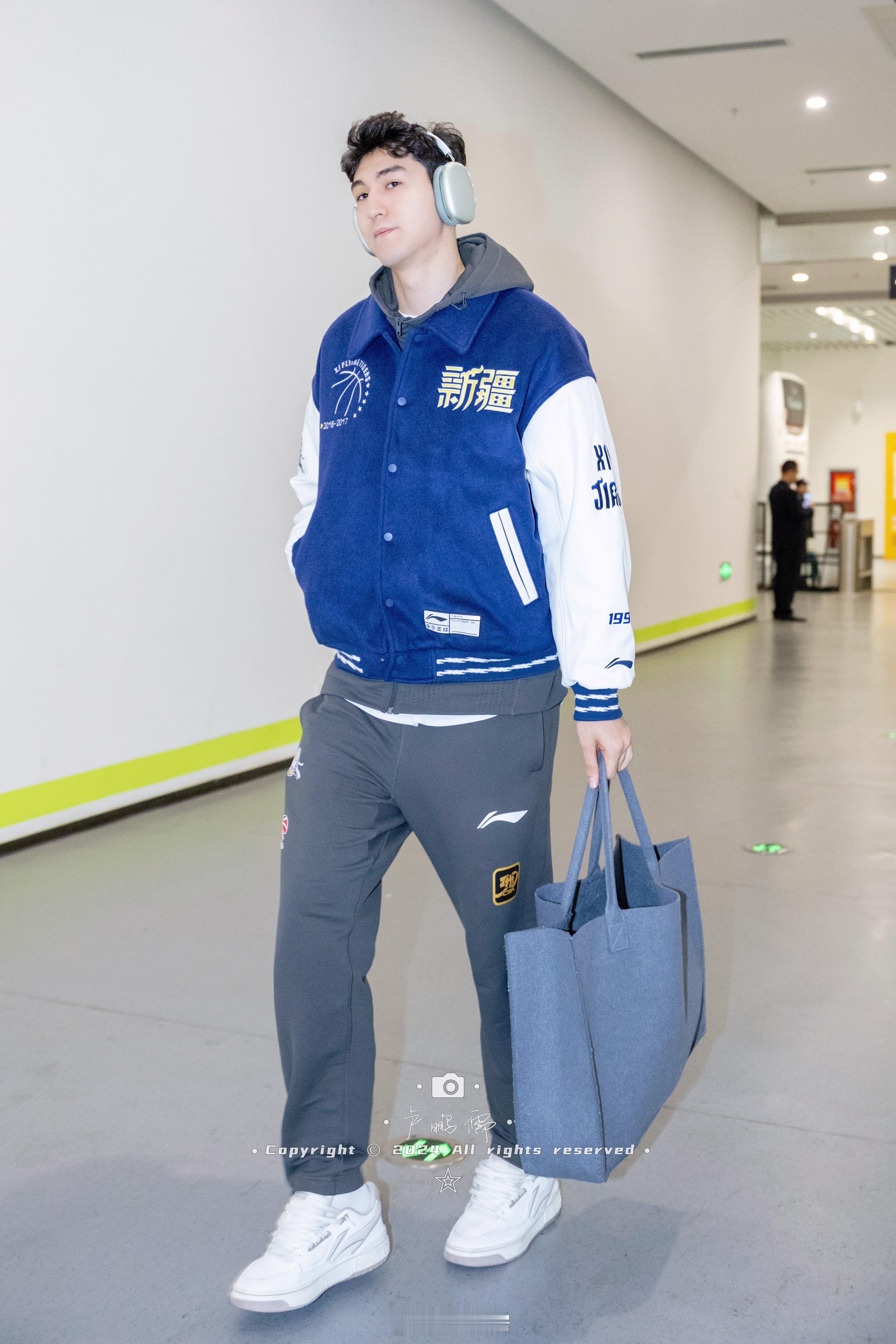 滴滴滴，让一让！球员通道有男模队来袭——西尔扎提  