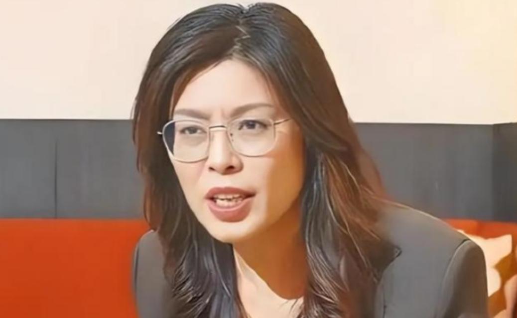 台海局势的天平上，一个关键人物的分量正在持续加重。

中国国民党主席郑丽文的一系