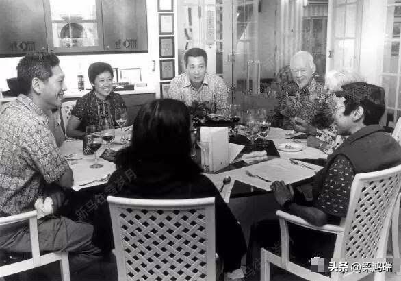 丧妻又患癌~人生多磨难~~

李显龙一生中共经历两次婚姻。1978年，学成归来的