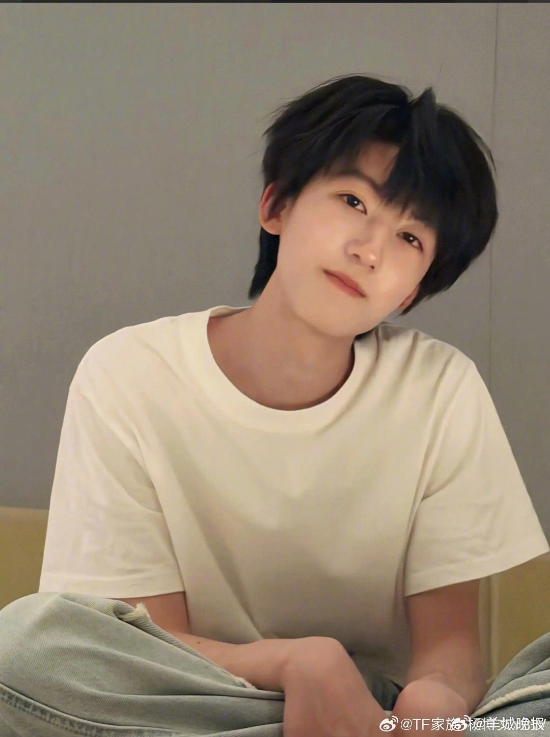【#杨博文作业被私生撕了#】 5月15日，TF家族四代练习生、15岁的通过经纪公