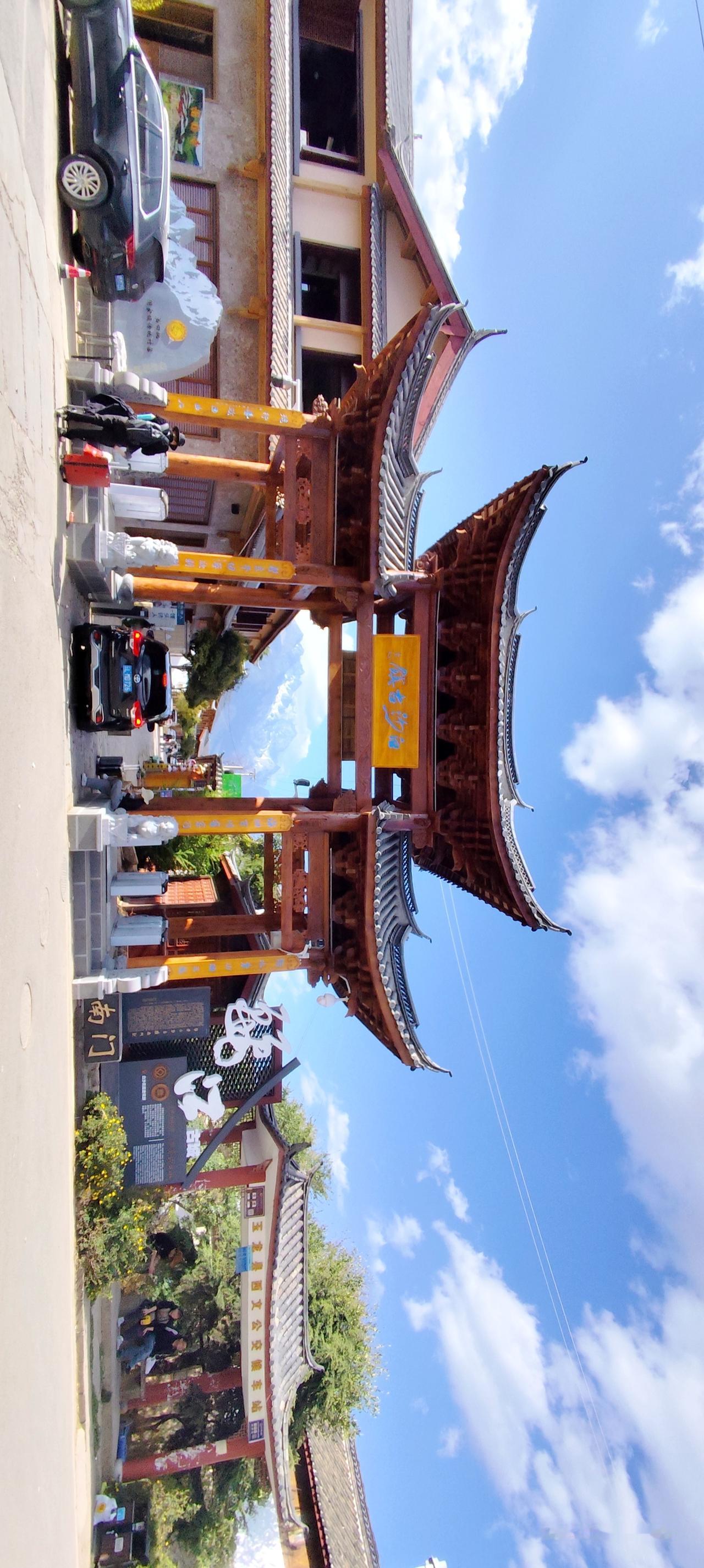 【[烟花]云南旅游】
云南丽江
一城拥三遗，人间独一份
❤️在中华大地上，丽江是