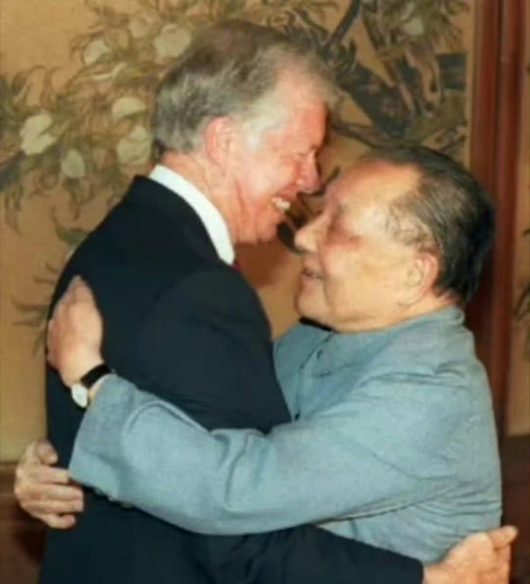 晴雨风说史晴雨风说史评论区里，有网友把这两张图放在一起。。。我这里提醒一下大家，