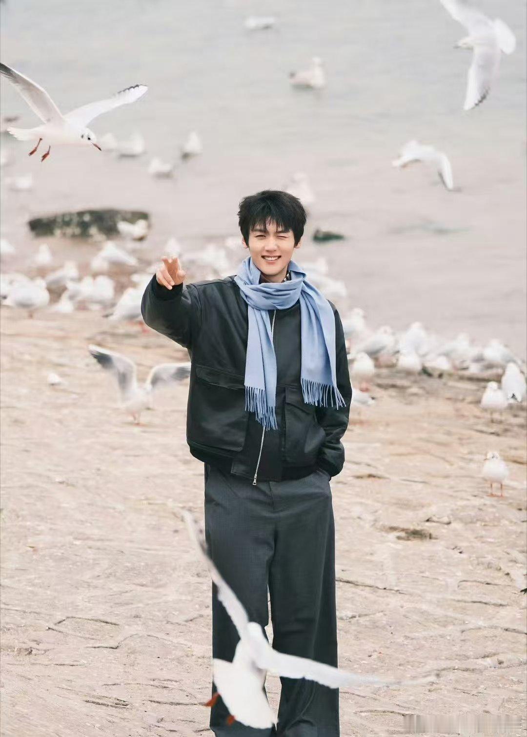 周昊杉这波是冲李佳琦来的吧李佳琦没等到周柯宇等来了他哥哥从销售领域到短剧演员，周