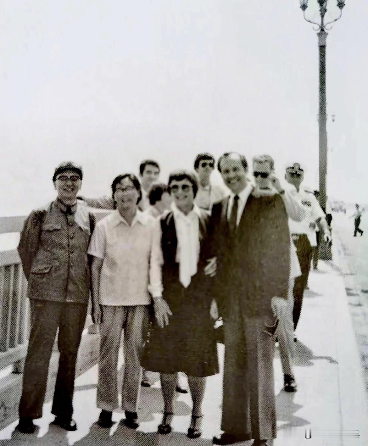 1980年9月，中美军事关系“破冰期”里，美国国防部副部长威廉·J·佩里（Wil