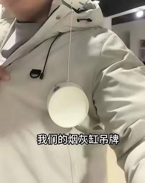 谁能想到？男装店把吊牌换成烟灰缸，退货率直接砍了三成！这操作刚刷到的时候我都惊了