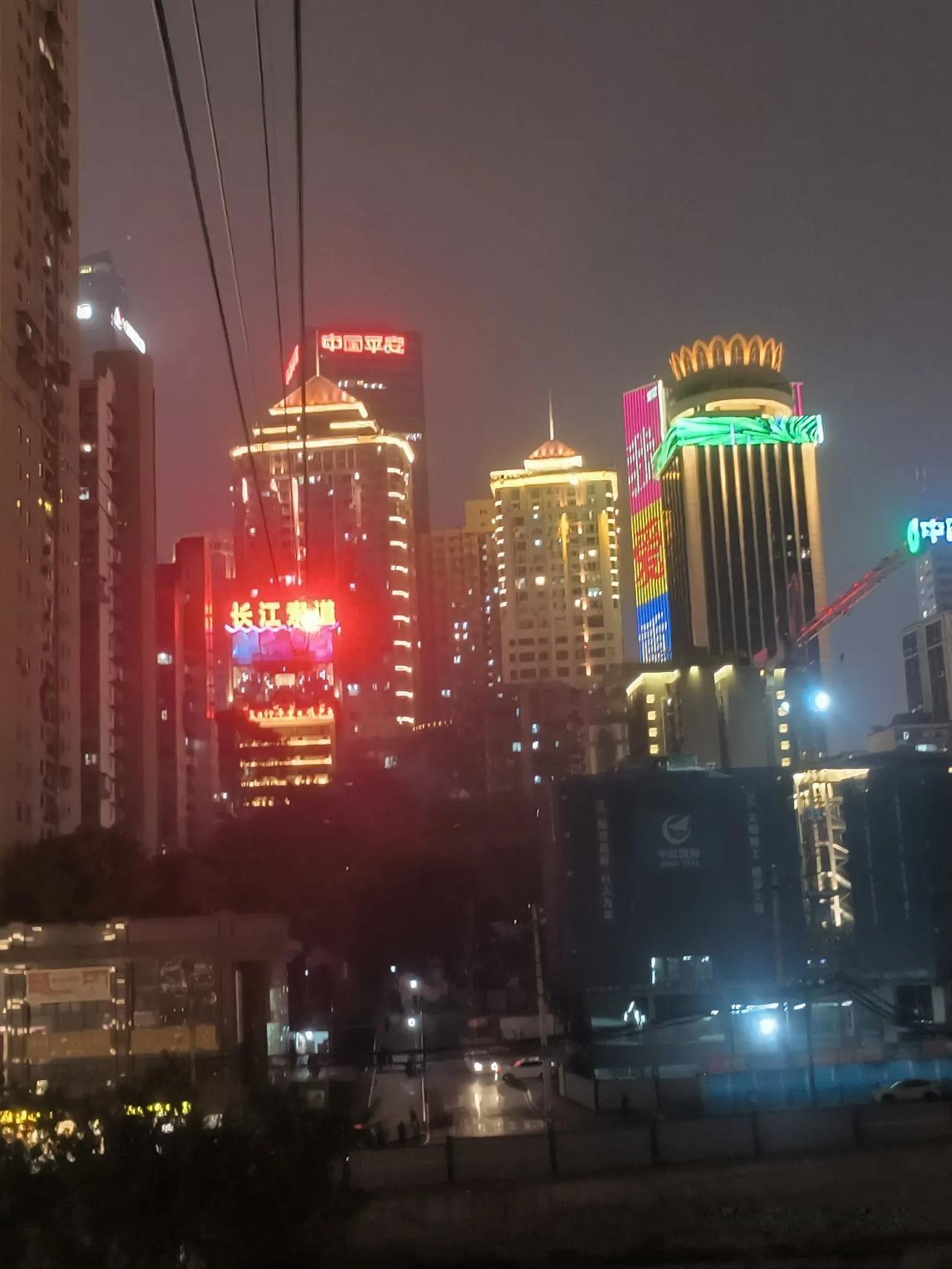 分享一张你手机里的夜景照片