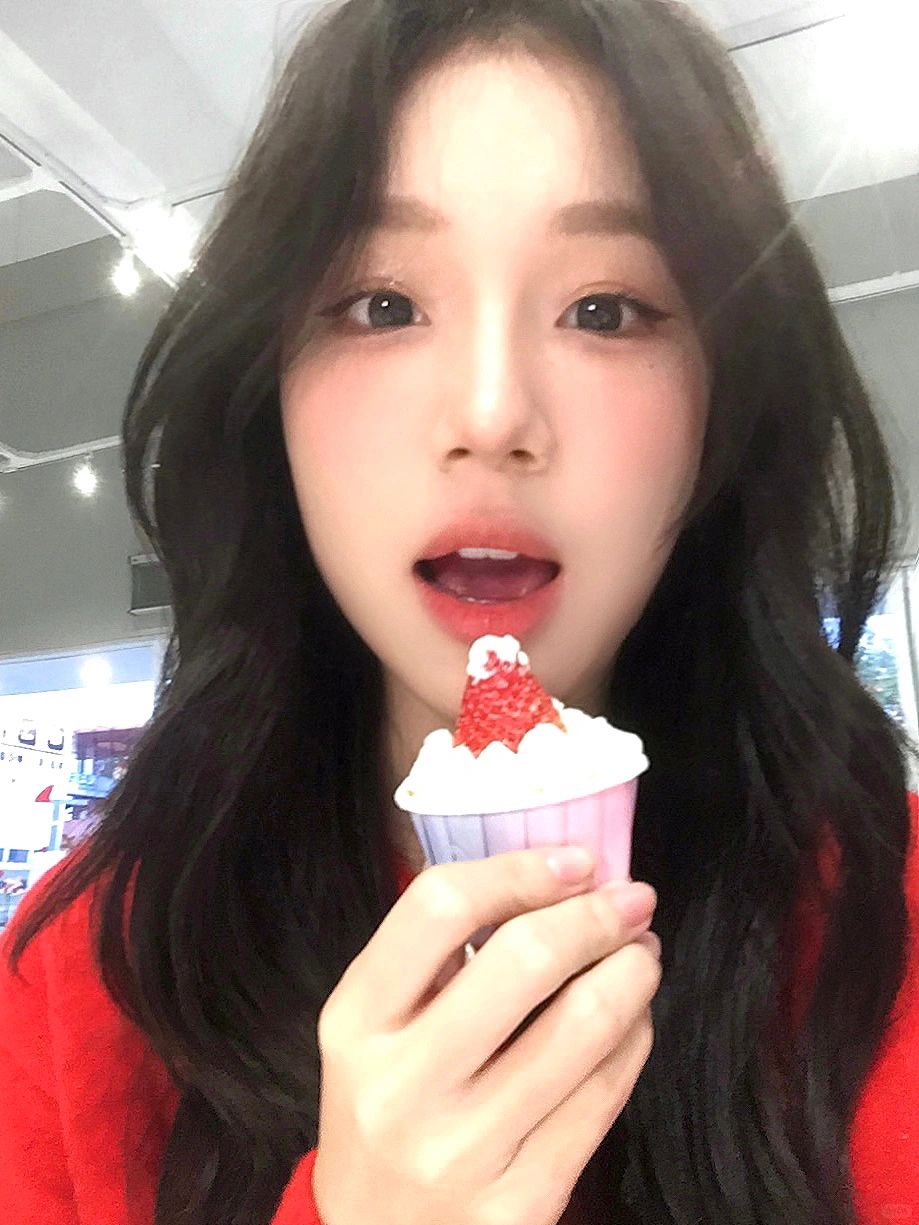 🍓ˢᵀᴿᴬᵂᴮᴱᴿᴿᵞ◡̈♥︎