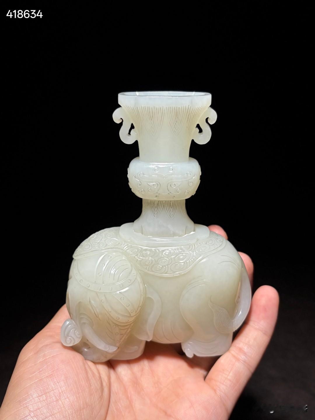 清和田玉太平有象摆件
尺寸12.3×8.5×5厘米