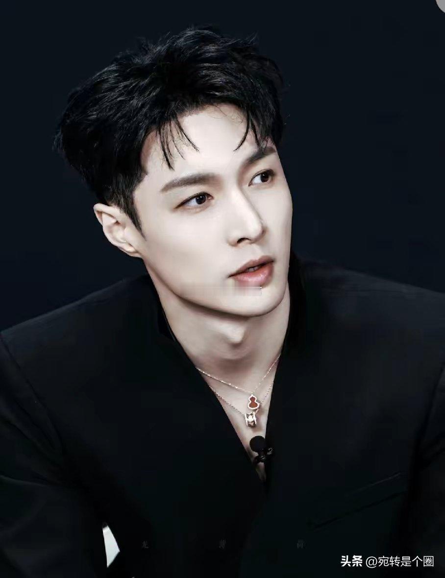 张艺兴后续来了现在国家话剧院的网站上，他依旧在演员列表里面。之前只知道他唱跳特别