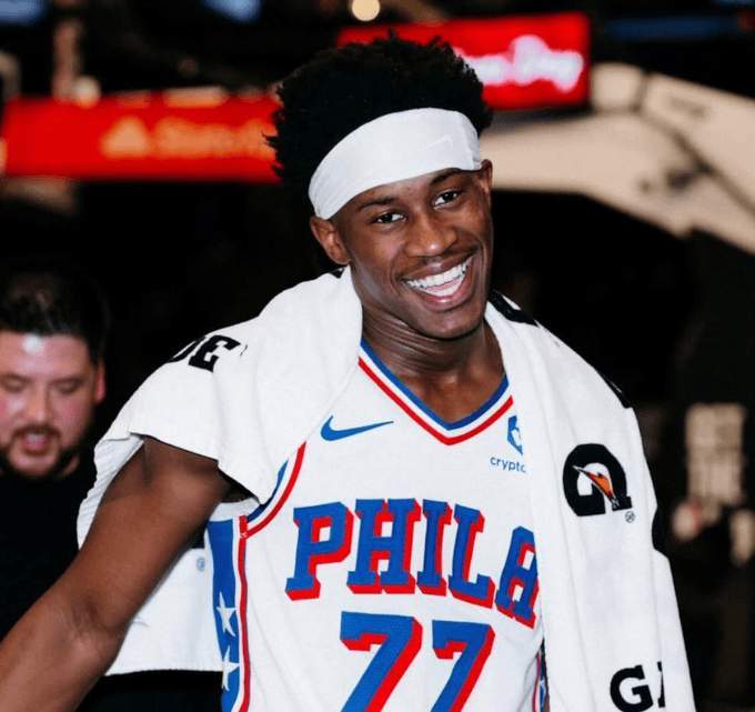 埃奇库姆准绝杀登全美热搜！灰熊一度领先76人10分，被逆转了埃奇库姆绝杀灰熊