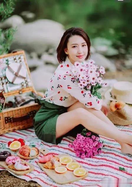 2013年，毕福剑把34岁的央视主持人张蕾，介绍给了54岁的富商王吉财，并劝张蕾