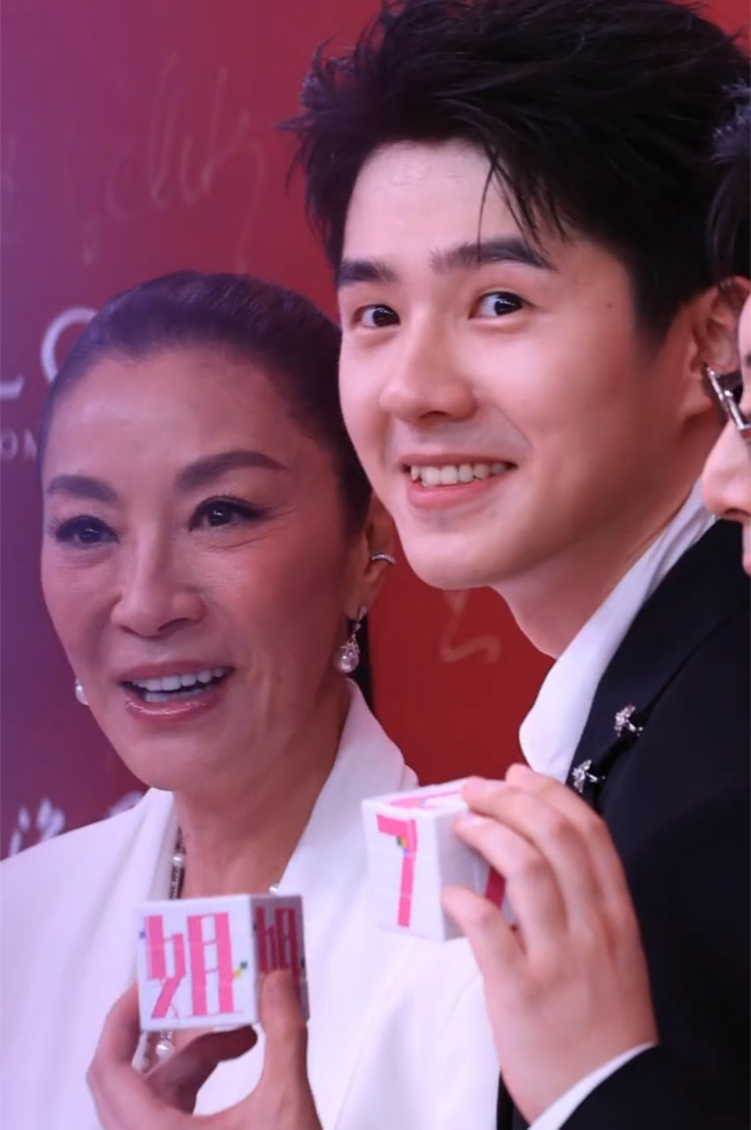 随手截高清视频生图都这么天生丽质妈生原皮又白漂亮刘昊然电影魔方小姐上海国际电影节