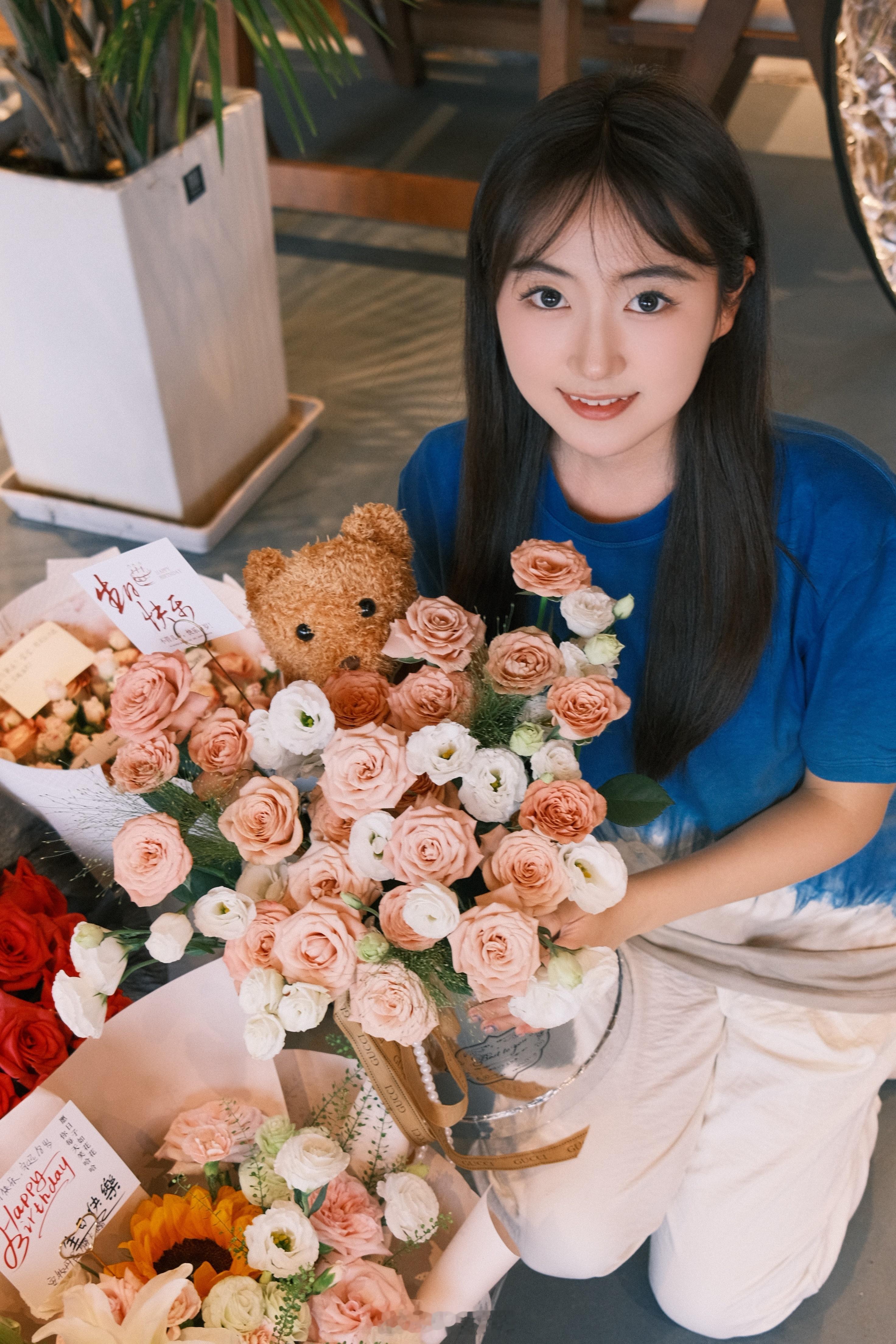 谢谢大家的祝福 收获了超多的爱[心]23啦 要更加踏实向前！希望可以一直做着热爱