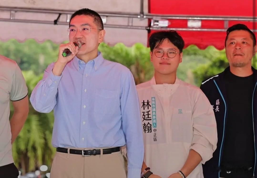 20260516台湾民众党基隆市参选人林廷翰跟着基隆市长谢国梁参加中正区全面健走