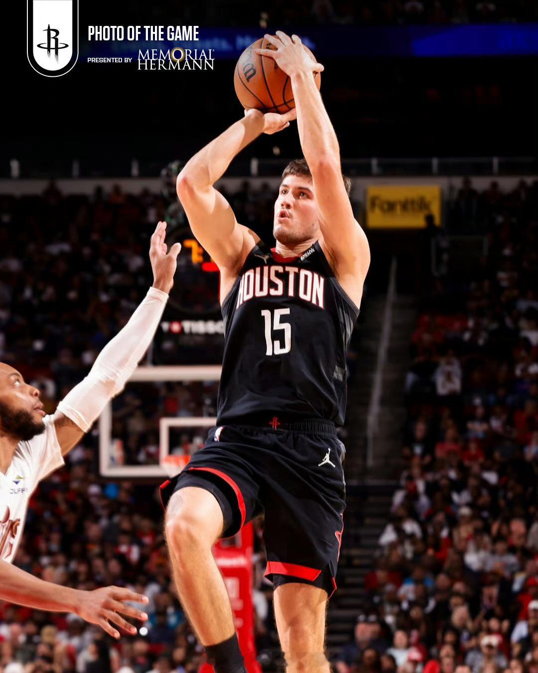 谢泼德今天送出8个助攻，追平生涯助攻纪录骑士vs火箭火箭战胜骑士休斯顿火箭