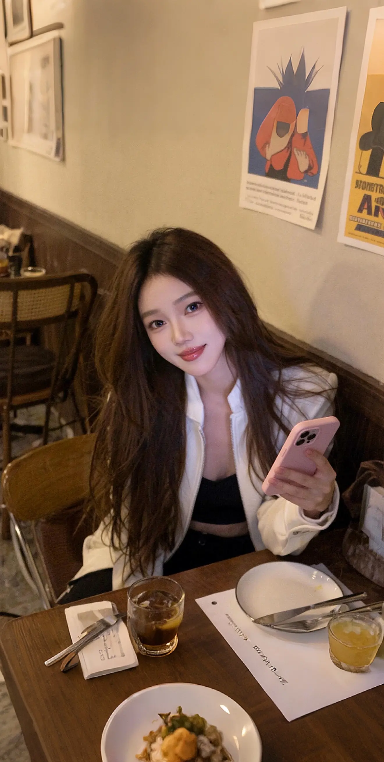 我不想当爱哭鬼 于是当了酒鬼 喝了酒发现是个爱哭的酒鬼