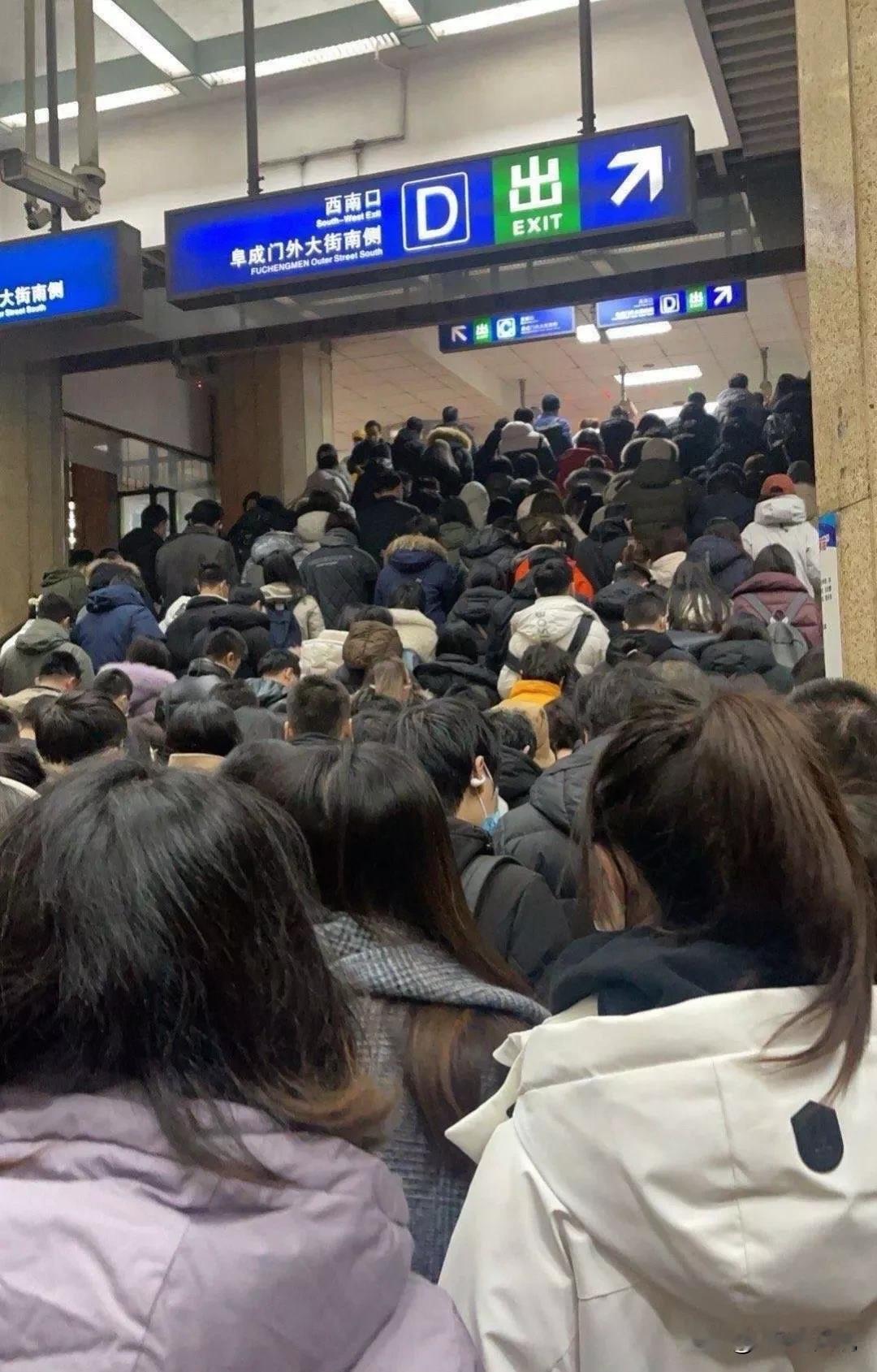 什么世道，就因为候选人3年两跳，就被HR总监列为“可以直接扔垃圾桶”的情形，真是