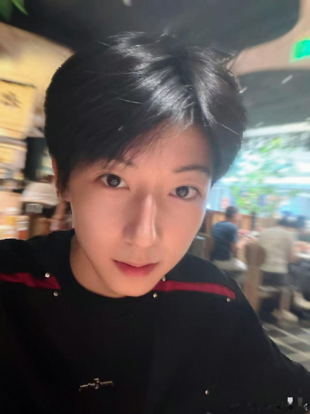 杨博文和聂玮辰聚餐杨博文的神秘好友是聂玮辰 喔 原来是小聂 ​​​