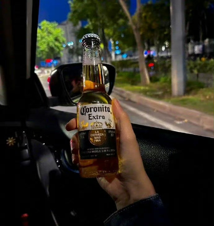 先读懂婚姻再结婚吧！婚姻是柴米油盐，得需要有经济基础，而不是爸妈出个彩礼，办场婚