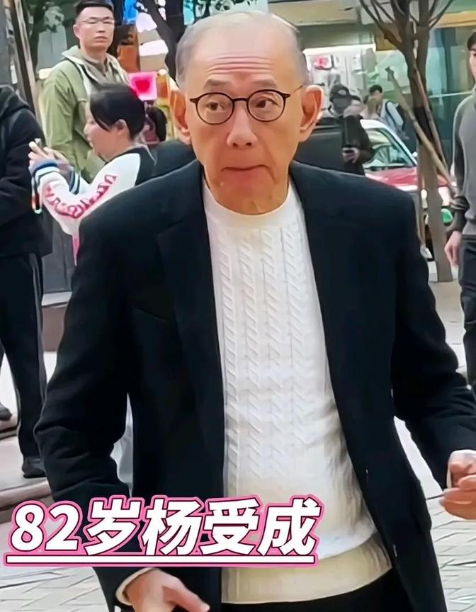1983年，英皇老板杨受成欠下3.2 亿，全部个人财产都被扣押，汇丰银行还寄信过