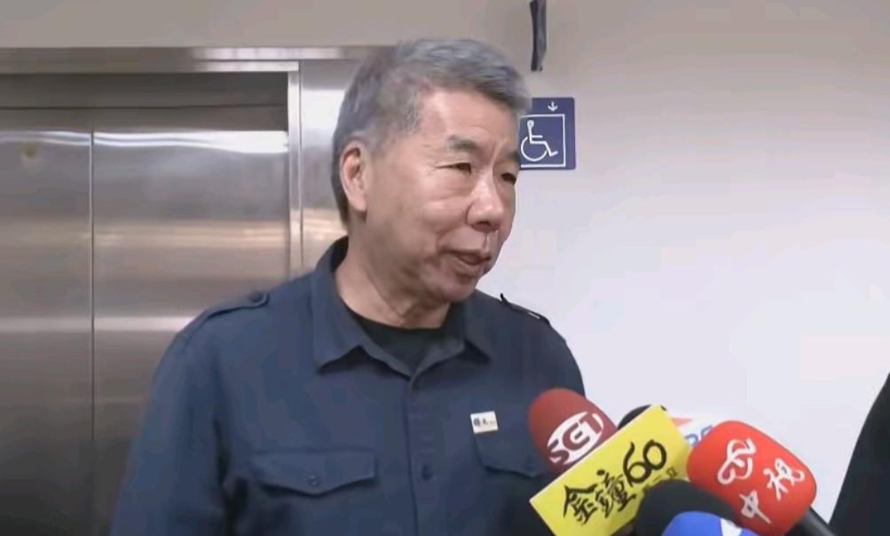 张亚中连选三次失败，宣布退出政坛，发文气愤悲凉！

张亚中这事儿太让人唏嘘了！连