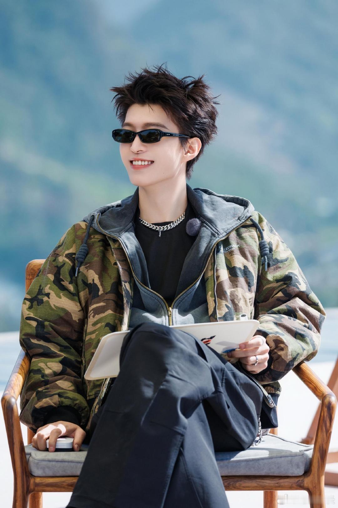 优酷综艺当情人节解药 躲开满大街的玫瑰花和巧克力，在家看范丞丞在《麻花特开心2》